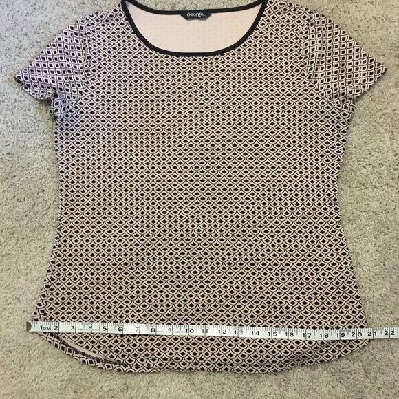 Soft Pink Mermaidcore Scale Print Tee - Picture 14 of 16